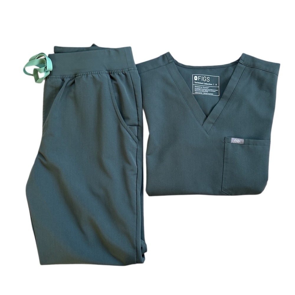 FIGS Scrub Set
